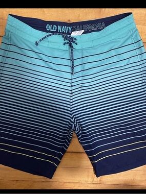 Old Navy California Men’s Swim Trunks Size 34 Green Striped Swim Stretch